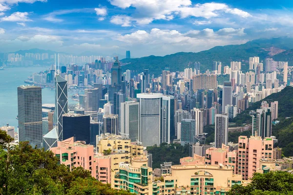Hong Kong iş bölgesinde bir yaz günü panoramik manzaralı