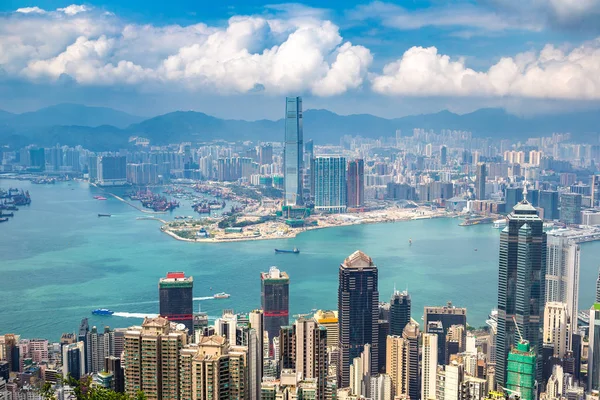 Hong Kong iş bölgesinde bir yaz günü panoramik manzaralı