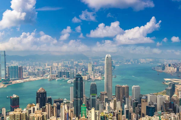 Hong Kong iş bölgesinde bir yaz günü panoramik manzaralı