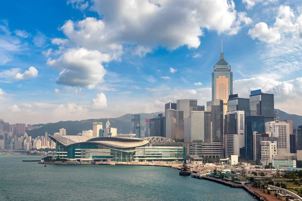 Hong Kong iş bölgesinde bir yaz günü panoramik manzaralı