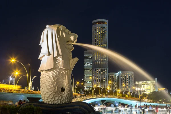 Cingapura Junho 2018 Estátua Fonte Merlion Símbolo Singapura Noite Verão — Fotografia de Stock