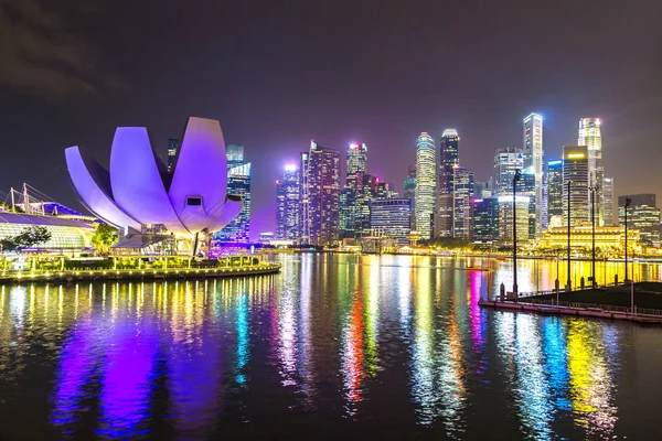 Singapur - 23 Haziran 2018: Sanat Müzesi ve bilim Singapur yaz gün