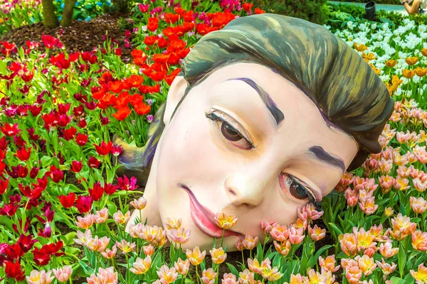 Singapur - 23 Haziran 2018: Konservatuvarı çiçek kubbe Singapur yaz gün