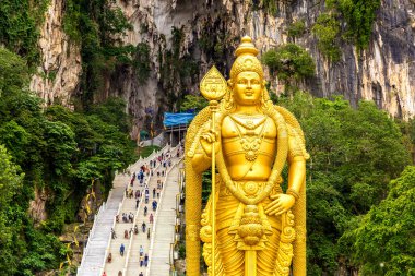 Hindu tanrısı erdal Batu, heykeli mağara Kuala Lumpur, Malezya yaz gününde