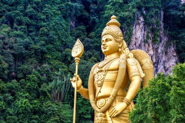 Hindu tanrısı erdal Batu, heykeli mağara Kuala Lumpur, Malezya yaz gününde