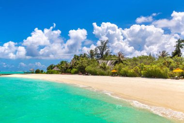 Maldivler - 24 Haziran 2018: Yaz günü, Maldivler tropikal plaj
