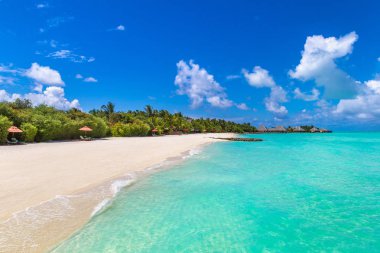 Maldivler - 24 Haziran 2018: Yaz günü, Maldivler tropikal plaj