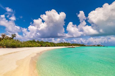 Maldivler - 24 Haziran 2018: Yaz günü, Maldivler tropikal plaj