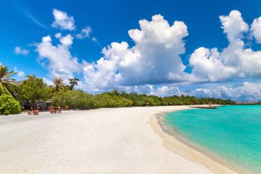 Maldivler - 24 Haziran 2018: Yaz günü, Maldivler tropikal plaj