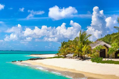 Maldivler - 24 Haziran 2018: Yaz günü, Maldivler tropikal plaj