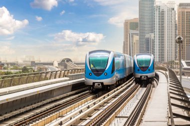 Dubai metro hattı Dubai 'de bir yaz günü, Birleşik Arap Emirlikleri