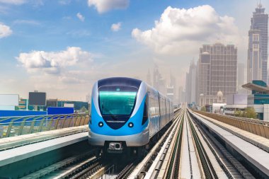 Dubai metro hattı Dubai 'de bir yaz günü, Birleşik Arap Emirlikleri