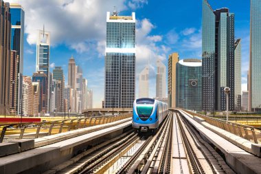 Dubai metro hattı Dubai 'de bir yaz günü, Birleşik Arap Emirlikleri