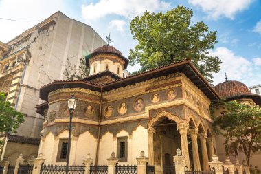 Stavropoleos Manastırı, St. Michael ve Gabriel kilisede bir yaz günü Bükreş, Romanya