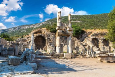Antik kentin Efes, bir güzel yaz günü Türkiye'de antik Yunan şehir kalıntıları