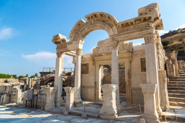 Antik kentin Efes, bir güzel yaz günü Türkiye'de antik Yunan şehir kalıntıları