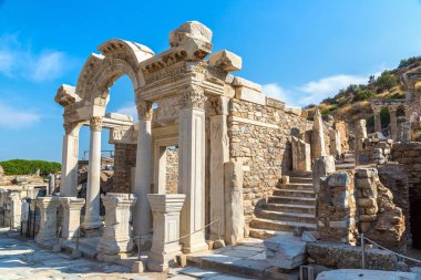 Antik kentin Efes, bir güzel yaz günü Türkiye'de antik Yunan şehir kalıntıları