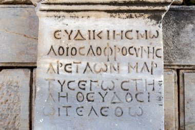 Antik kentin Efes, bir güzel yaz günü Türkiye'de antik Yunan şehir kalıntıları