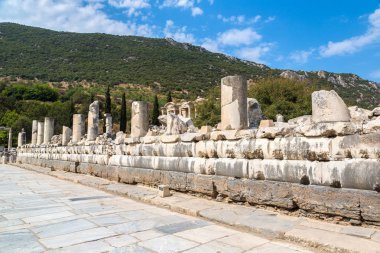 Antik kentin Efes, bir güzel yaz günü Türkiye'de antik Yunan şehir kalıntıları