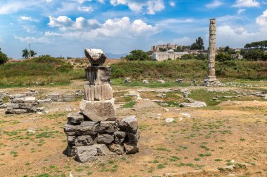 Efes'teki Artemis Tapınağı kalıntıları bir güzel yaz gün