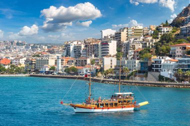 Kuşadası, Türkiye'de bir güzel yaz günde gemi