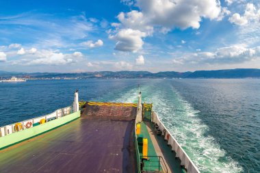 Dardanelles boğaz, Türkiye'de bir güzel yaz günü feribot