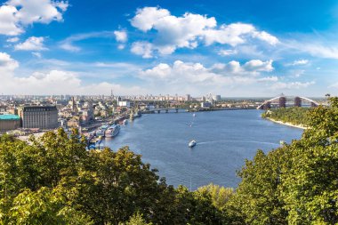 Panoramik manzaralı bir güzel yaz günü bölgesinde Podol Kiev, Ukrayna