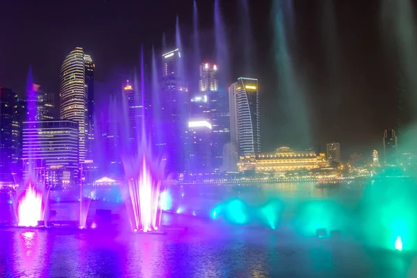 Σιγκαπούρη Ιουνίου 2018 Σιντριβάνια Νύχτα Λέιζερ Εμφάνιση Στη Σιγκαπούρη Κοντά — Φωτογραφία Αρχείου