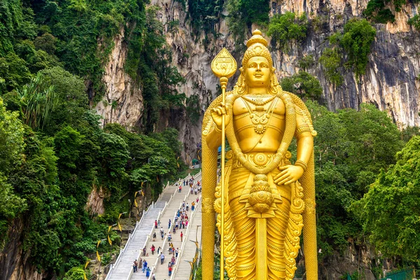 Murugan 的印度教神雕像在马来西亚吉隆坡的巴里洞穴 — 图库照片