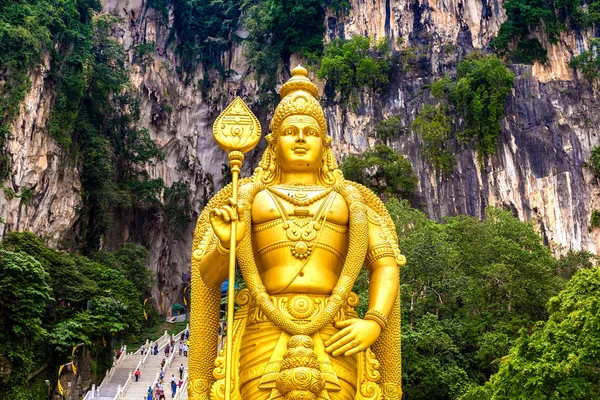 Murugan 的印度教神雕像在马来西亚吉隆坡的巴里洞穴 — 图库照片