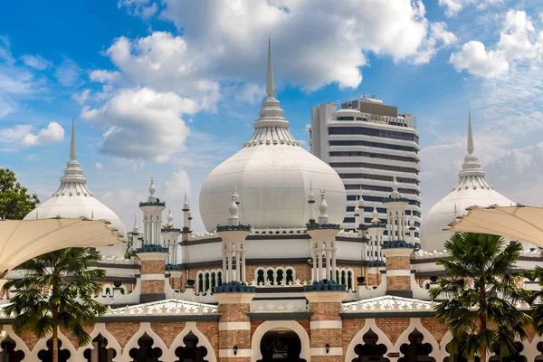 Sultan Abdul Samad Jamek Camii (Mescidi Jamek) Kuala Lumpur, Malezya 'da yaz günü