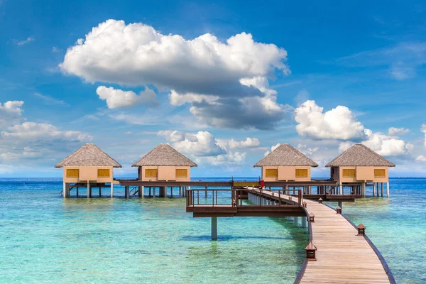 Maldiverna Juni 2018 Water Villas Bungalows Och Trä Bro Tropical — Stockfoto