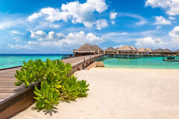 Maldives June 2018 Water Villas Bungalows Wooden Bridge Tropical Beach — Stock Photo, Image