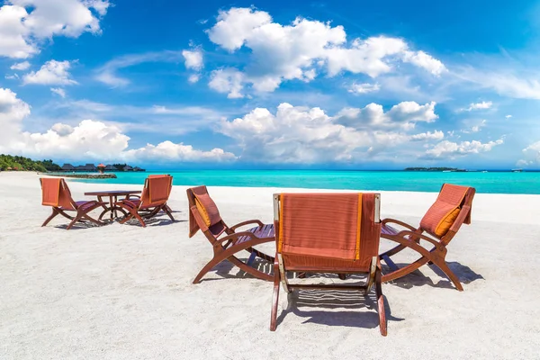 Maldives Junho 2018 Mesa Cadeiras Restaurante Praia Tropical Nas Maldivas — Fotografia de Stock