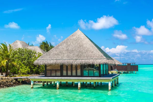 Maledivy Června 2018 Vodní Vily Bungalovy Tropické Pláži Maledivách Letním — Stock fotografie