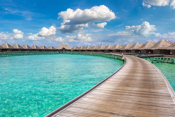 Maldiverna Juni 2018 Water Villas Bungalows Och Trä Bro Tropical — Stockfoto