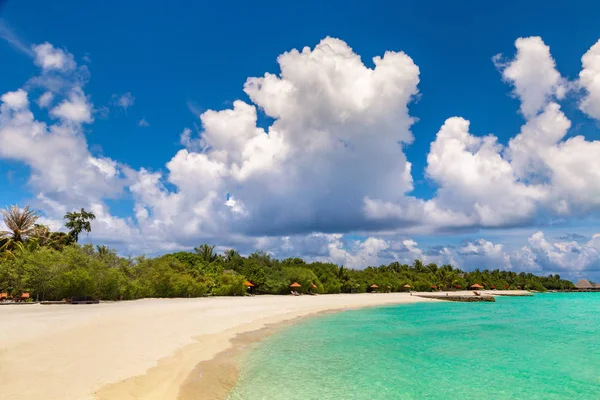 Maldives Giugno 2018 Spiaggia Tropicale Alle Maldive Durante Giornata Estiva — Foto Stock