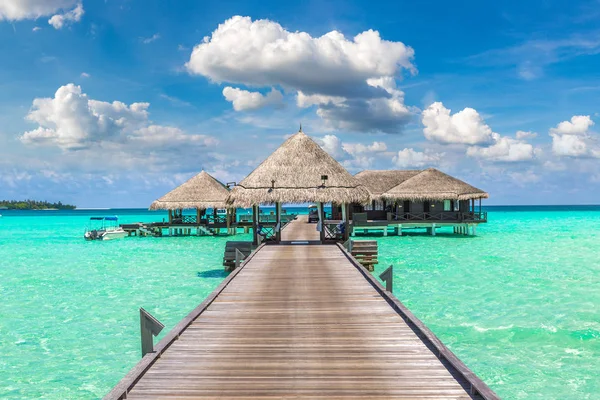 Maldives June 2018 Water Villas Bungalows Wooden Bridge Tropical Beach — Stock Photo, Image