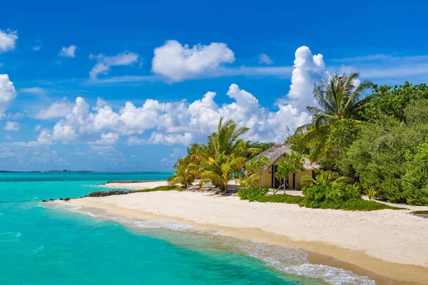 Maldivler - 24 Haziran 2018: Yaz günü, Maldivler tropikal plaj