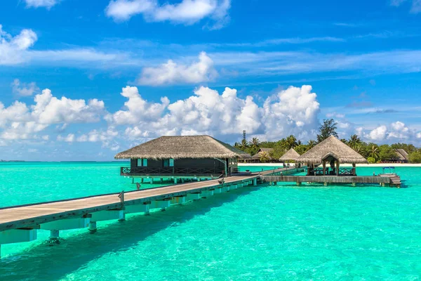 Maldives Giugno 2018 Water Villas Bungalows Ponte Legno Sulla Spiaggia — Foto Stock