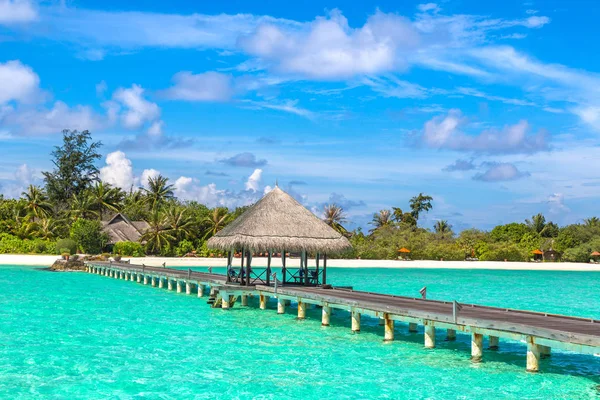 Maldives June 2018 Water Villas Bungalow Dan Jembatan Kayu Pantai — Stok Foto