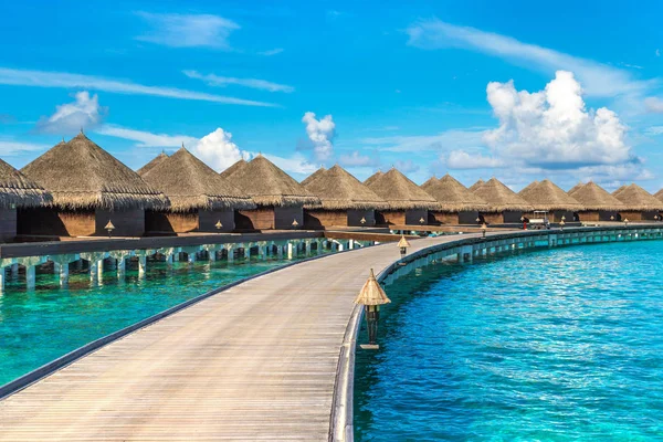 Maldiverna Juni 2018 Water Villas Bungalows Och Trä Bro Tropical — Stockfoto