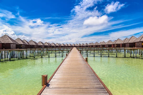 Maldives June 2018 Water Villas Bungalows Wooden Bridge Tropical Beach — Stock Photo, Image