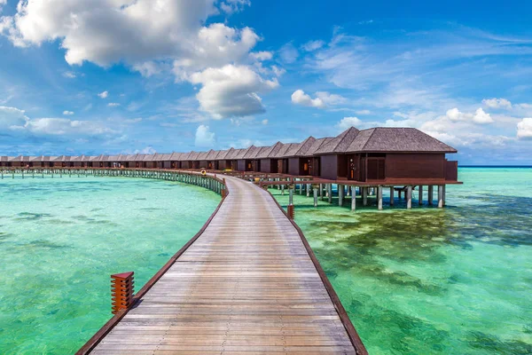 Maldives Giugno 2018 Water Villas Bungalows Ponte Legno Sulla Spiaggia — Foto Stock