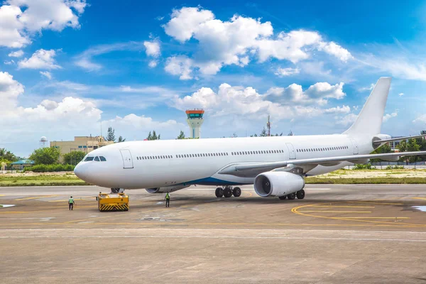 Vliegtuig Opstijgen Velana International Airport Male Maldiven Een Zomerdag Klaar — Stockfoto