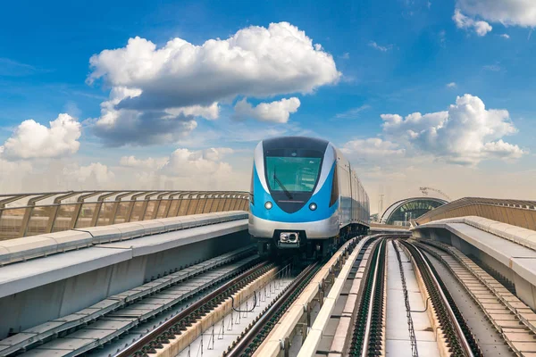 Dubai Metro Hattı Dubai Bir Yaz Günü Birleşik Arap Emirlikleri — Stok fotoğraf