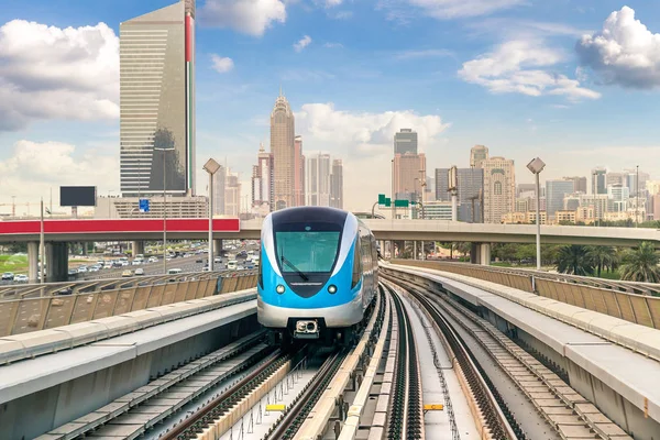 Dubai Metro Hattı Dubai Bir Yaz Günü Birleşik Arap Emirlikleri — Stok fotoğraf