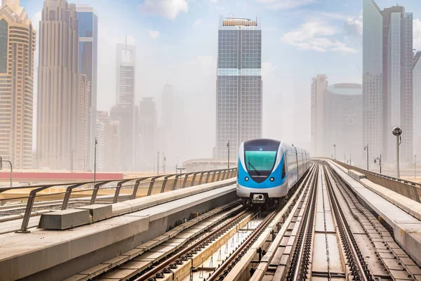 Tren Metro Dubái Día Verano Dubái Emiratos Árabes Unidos —  Fotos de Stock