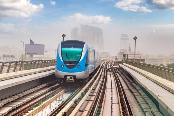 Dubai Metro Hattı Dubai Bir Yaz Günü Birleşik Arap Emirlikleri — Stok fotoğraf