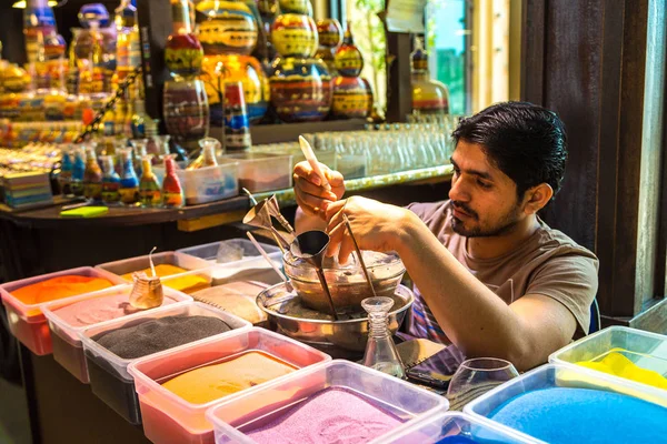 Dubai Emirados Árabes Unidos Junho 2018 Artesão Faz Cena Paisagens — Fotografia de Stock